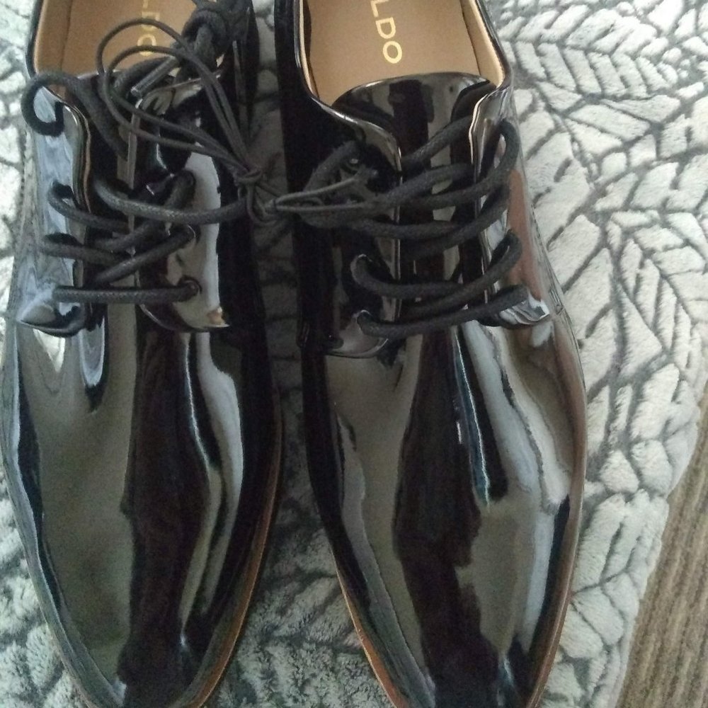 NEW Woman Shiny Black Patent Leather Shoes Sz10